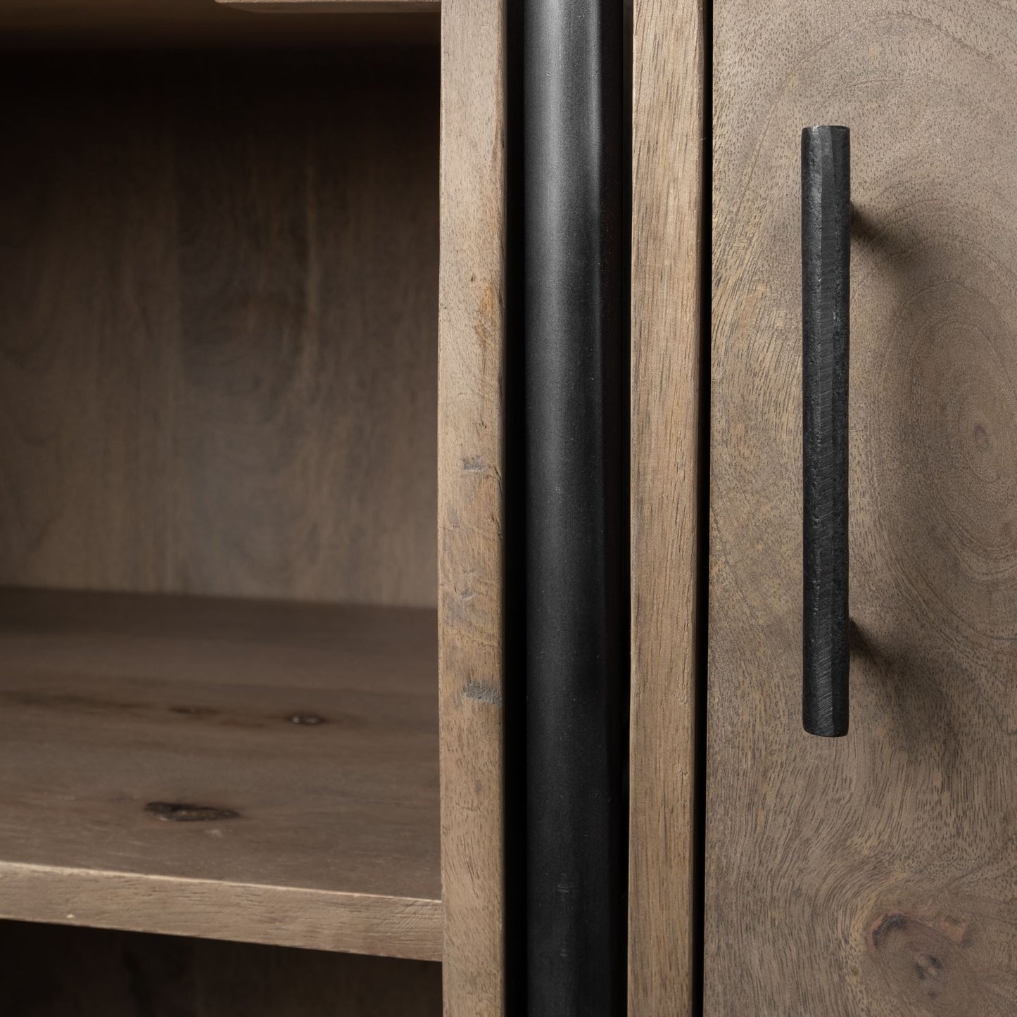 ARTESIA SHELF - Varnish & Vibe