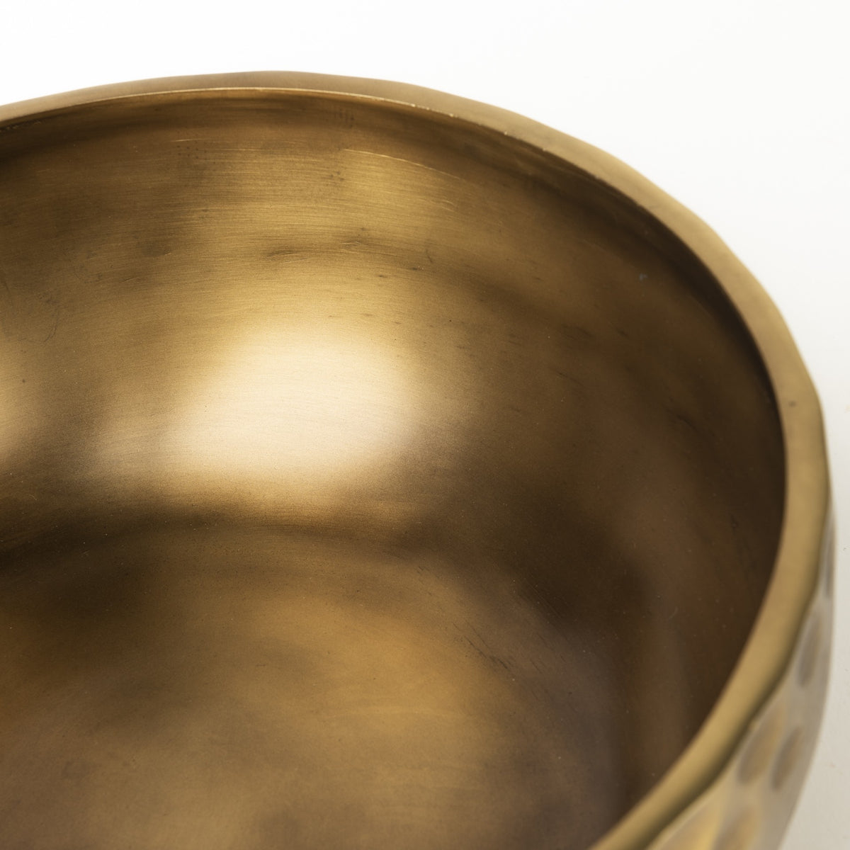 11" ANTIQUED BRASS HAMMERED ARTISAN ROUND CENTERPIECE BOWL - Varnish & Vibe