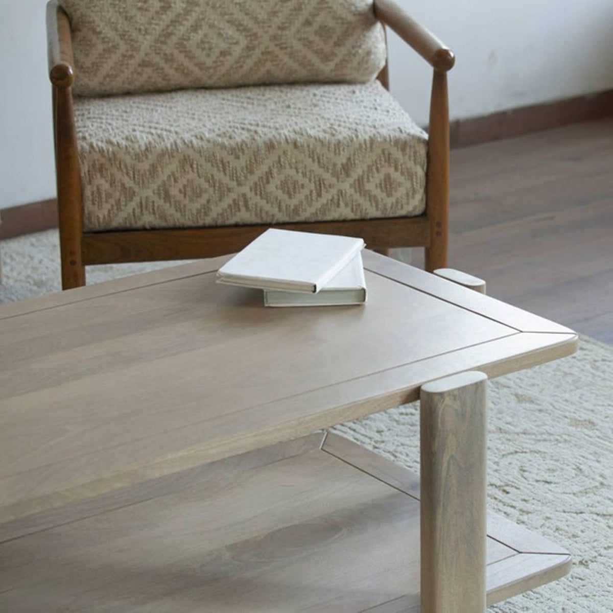 MALIBU 45" NATURAL SOLID WOOD DISTRESSED COFFEE TABLE WITH SHELF - Varnish & Vibe