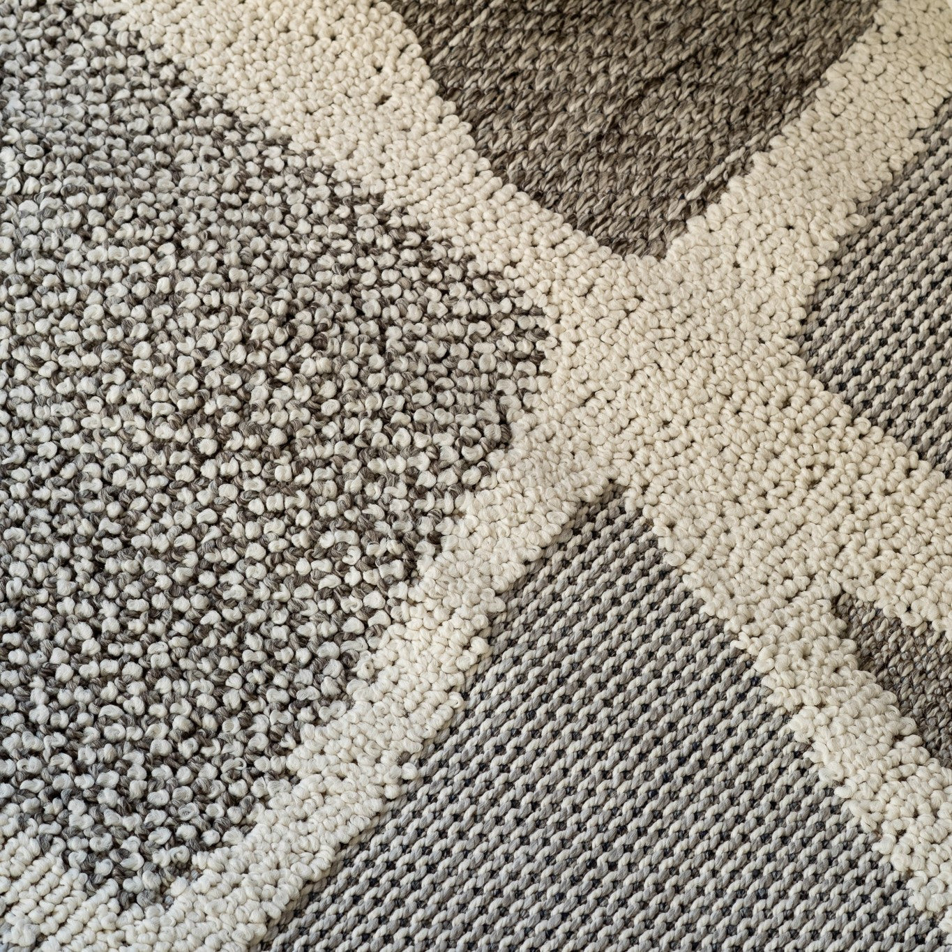 LAKEVIEW RUG BRANCH HOGAR 8' x 11' ABSTRACT GEOMETRIC OUTDOOR RUG