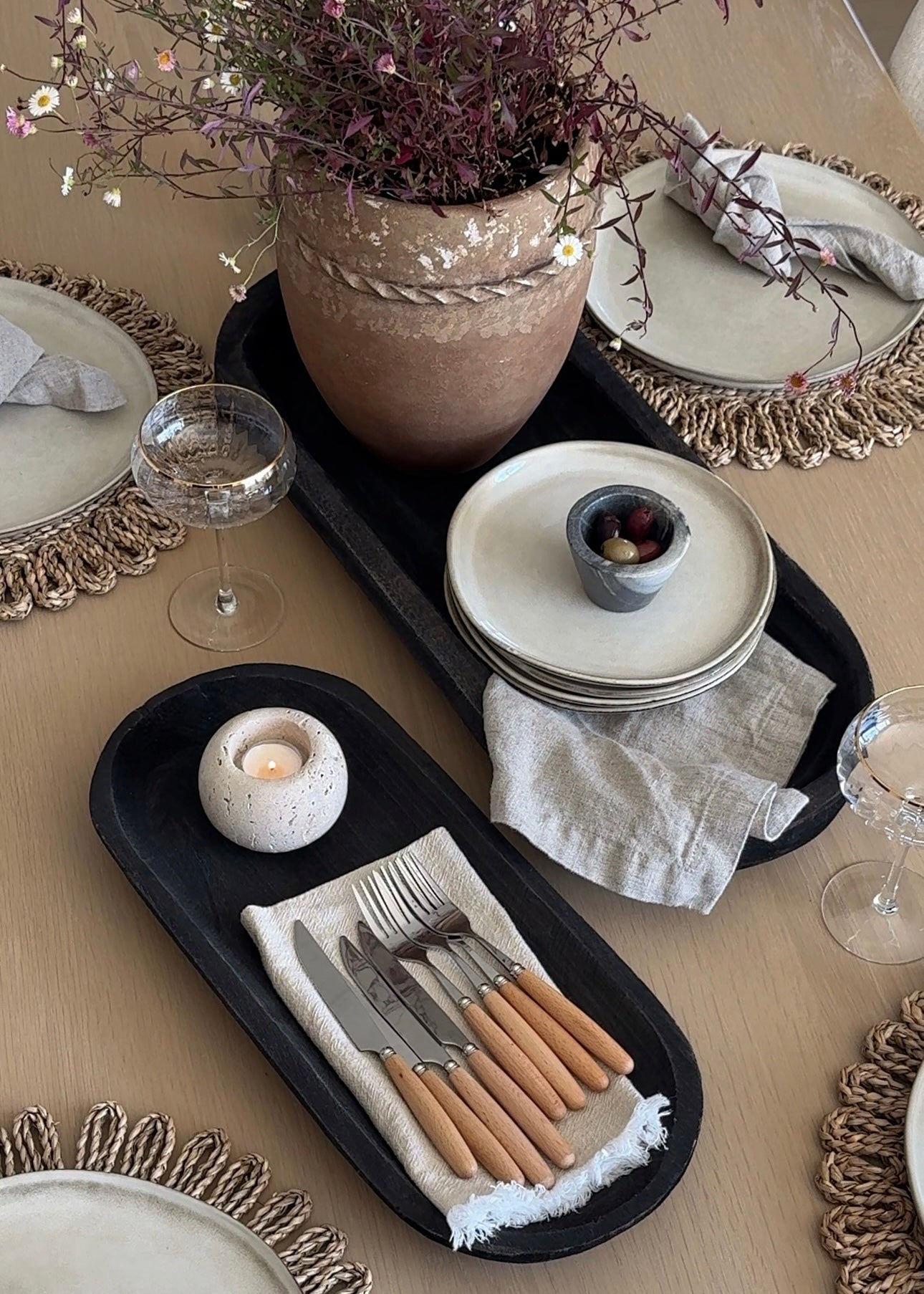 OCEAN SET OF TWO SOLID WOOD SERVING TRAYS