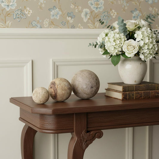 SET OF THREE WOODEN SPHERES - Varnish & Vibe