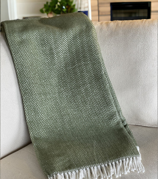 GREEN HERRINGBONE PLUSH THROW BLANKET