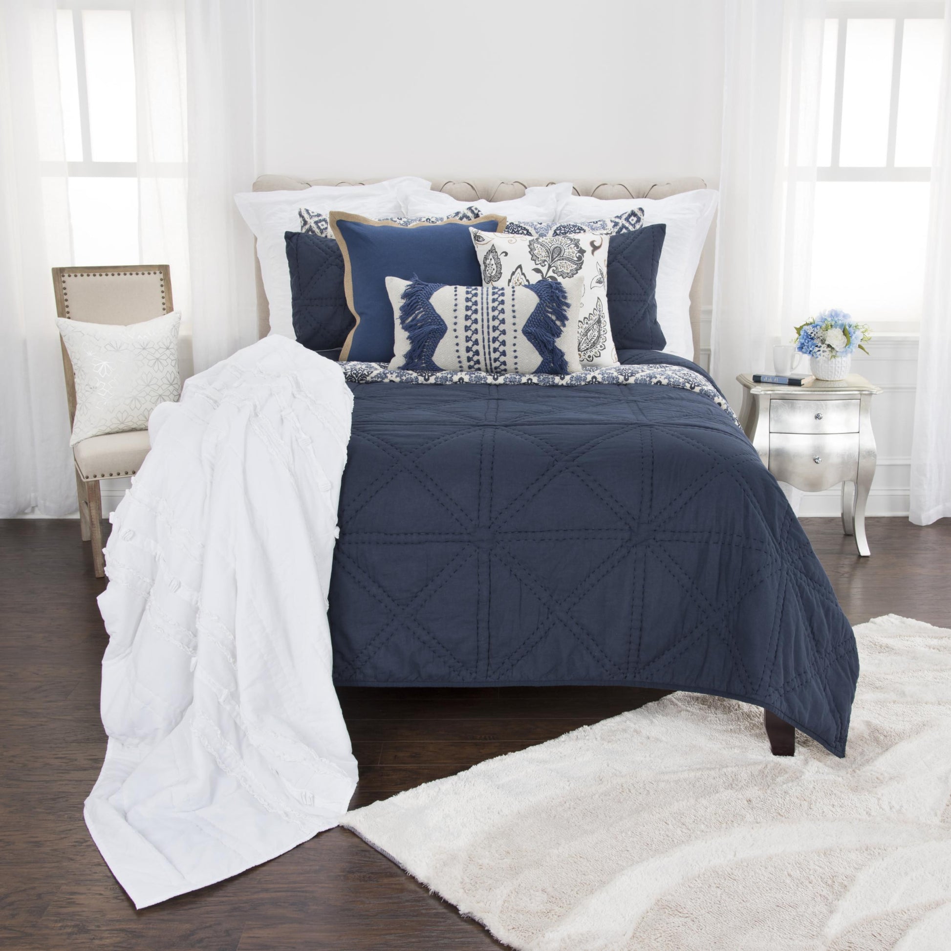 300 THREAD KING DOWN ALTERNATIVE COMFORTER BLUE - Varnish & Vibe