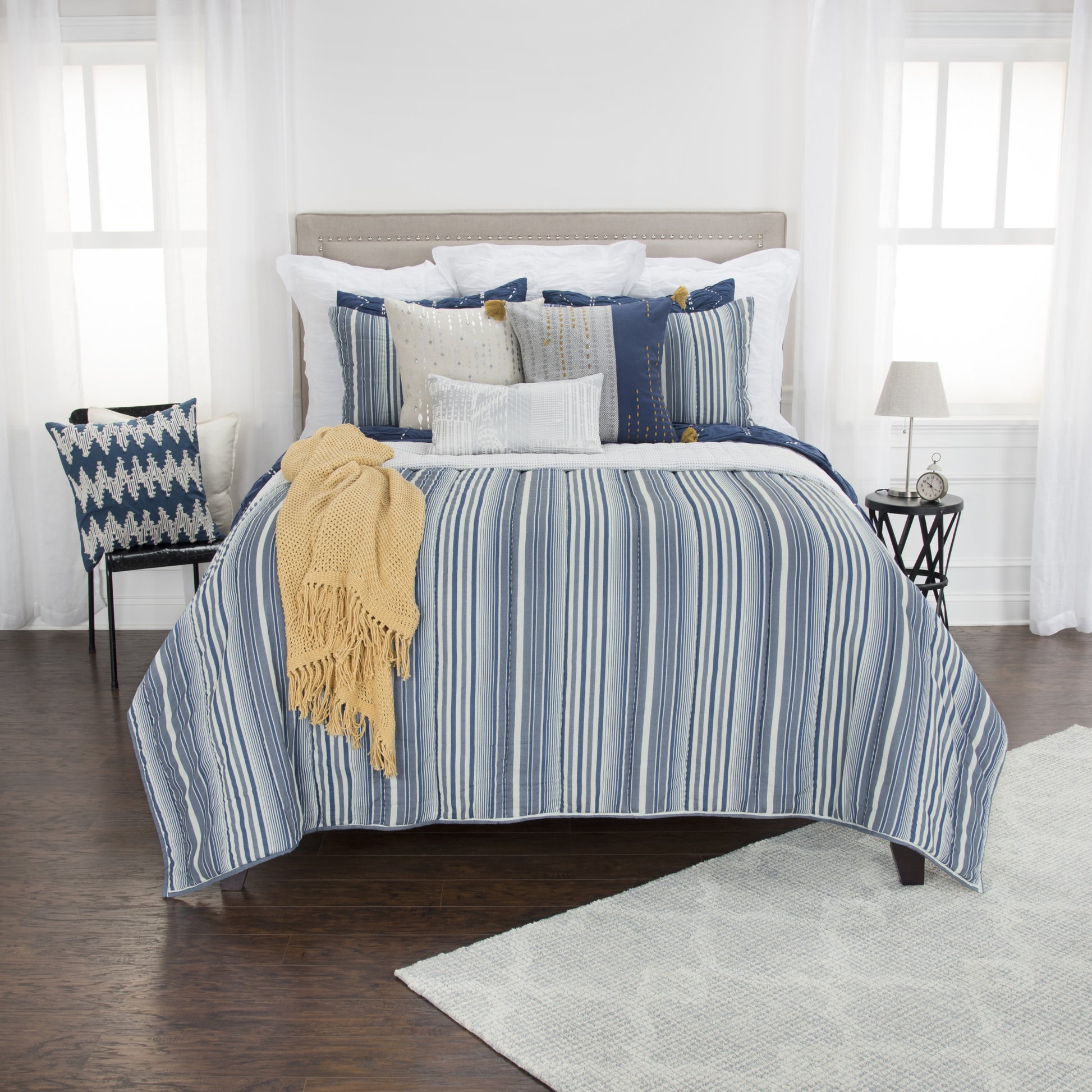 REDONDO 300 THREAD KING COMFORTER - Varnish & Vibe