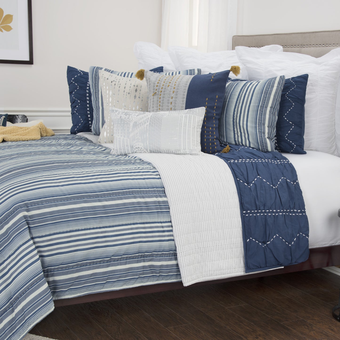 REDONDO 300 THREAD KING COMFORTER - Varnish & Vibe