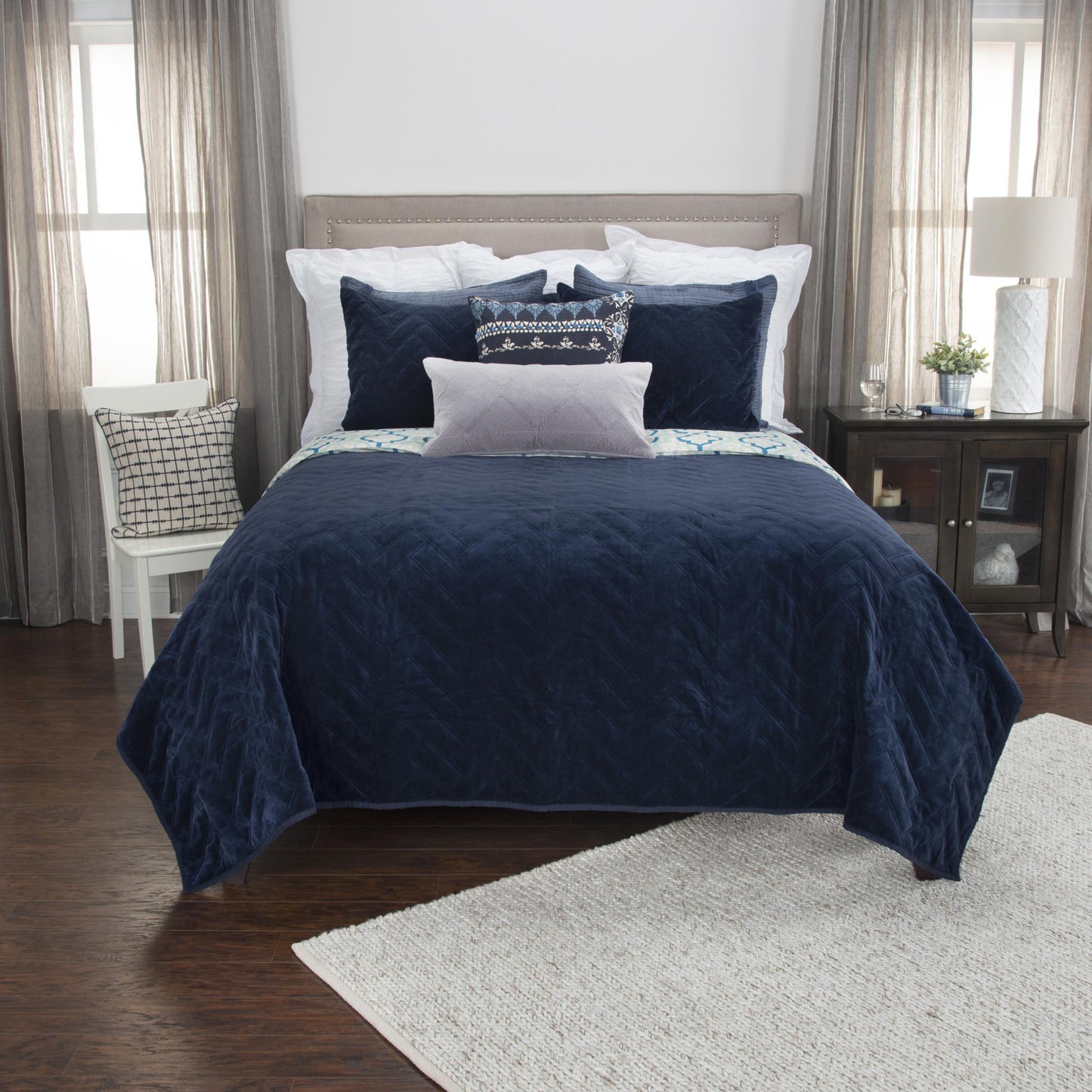 300 THREAD QUEEN DOWN ALTERNATIVE COMFORTER - Varnish & Vibe