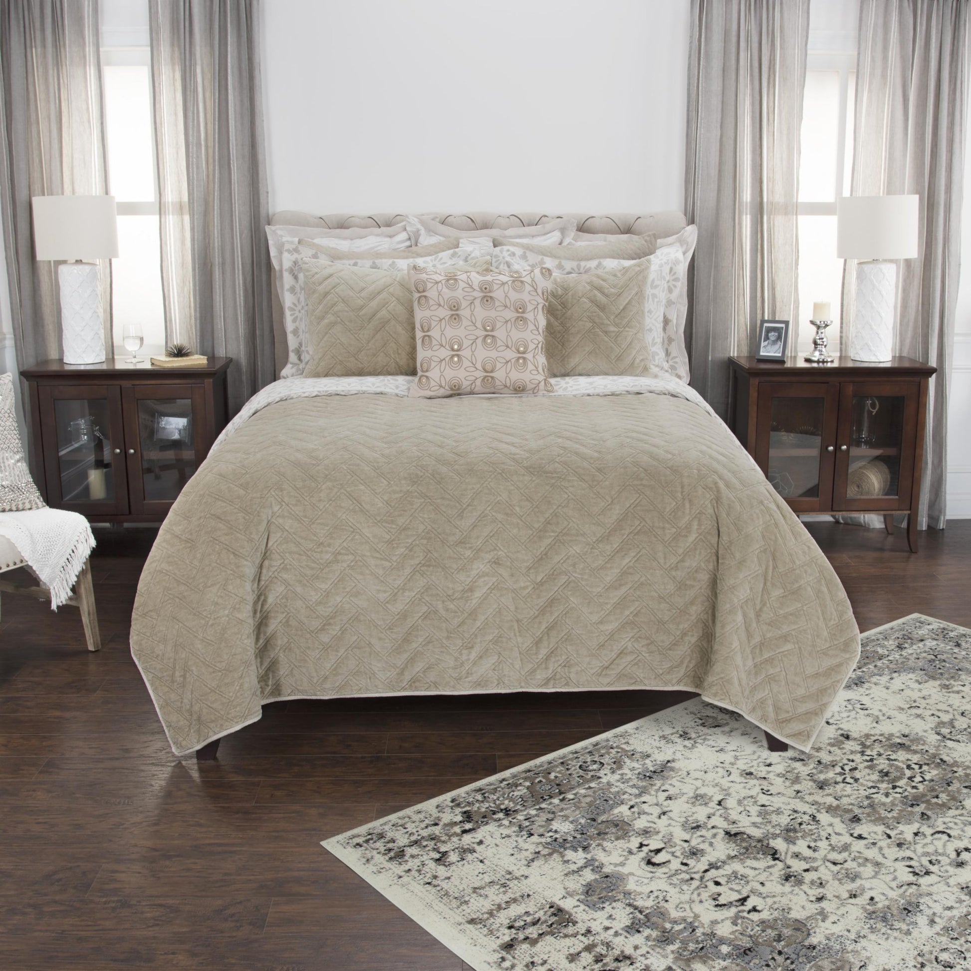 300 THREAD KING DOWN ALTERNATIVE COMFORTER - Varnish & Vibe
