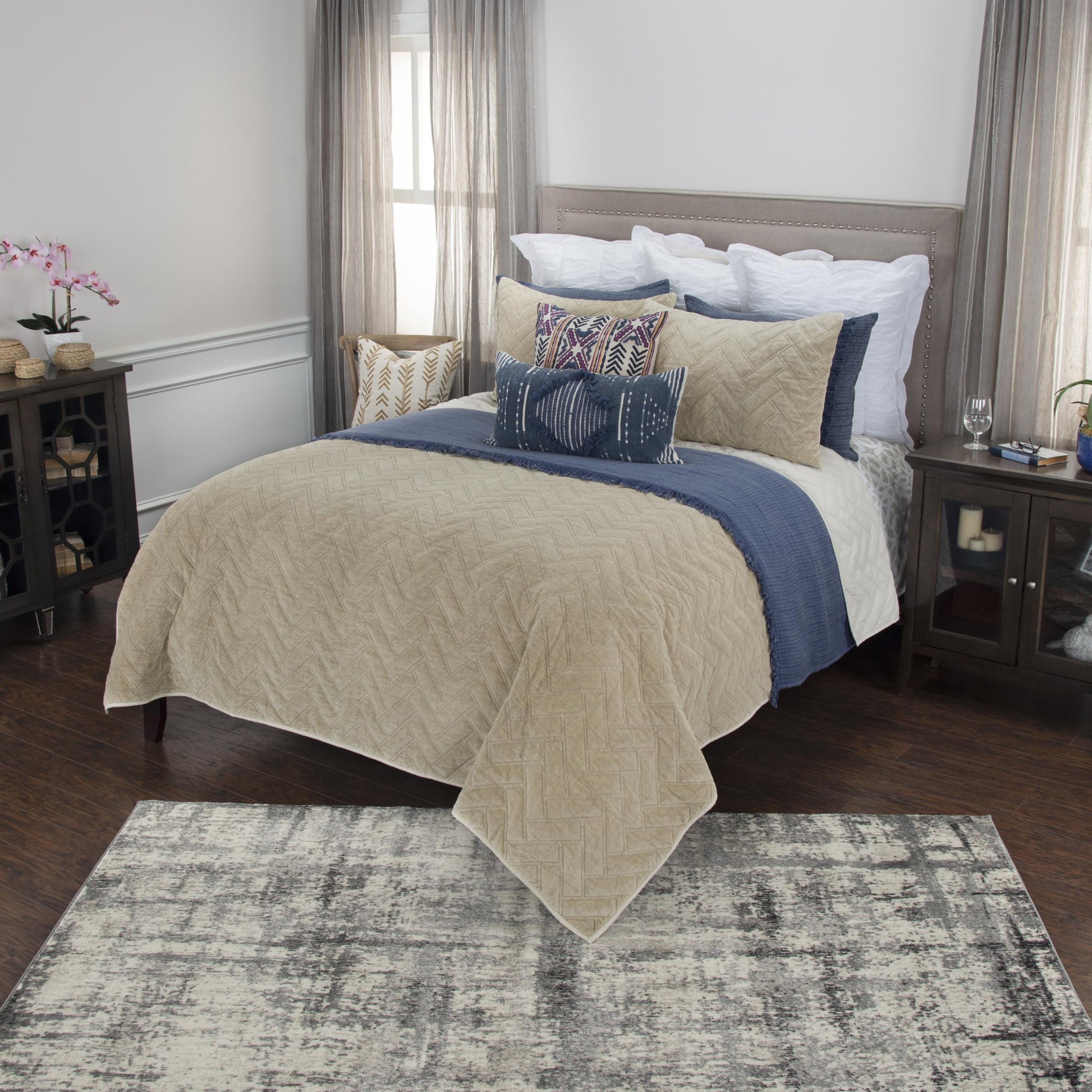 300 THREAD KING DOWN ALTERNATIVE COMFORTER - Varnish & Vibe