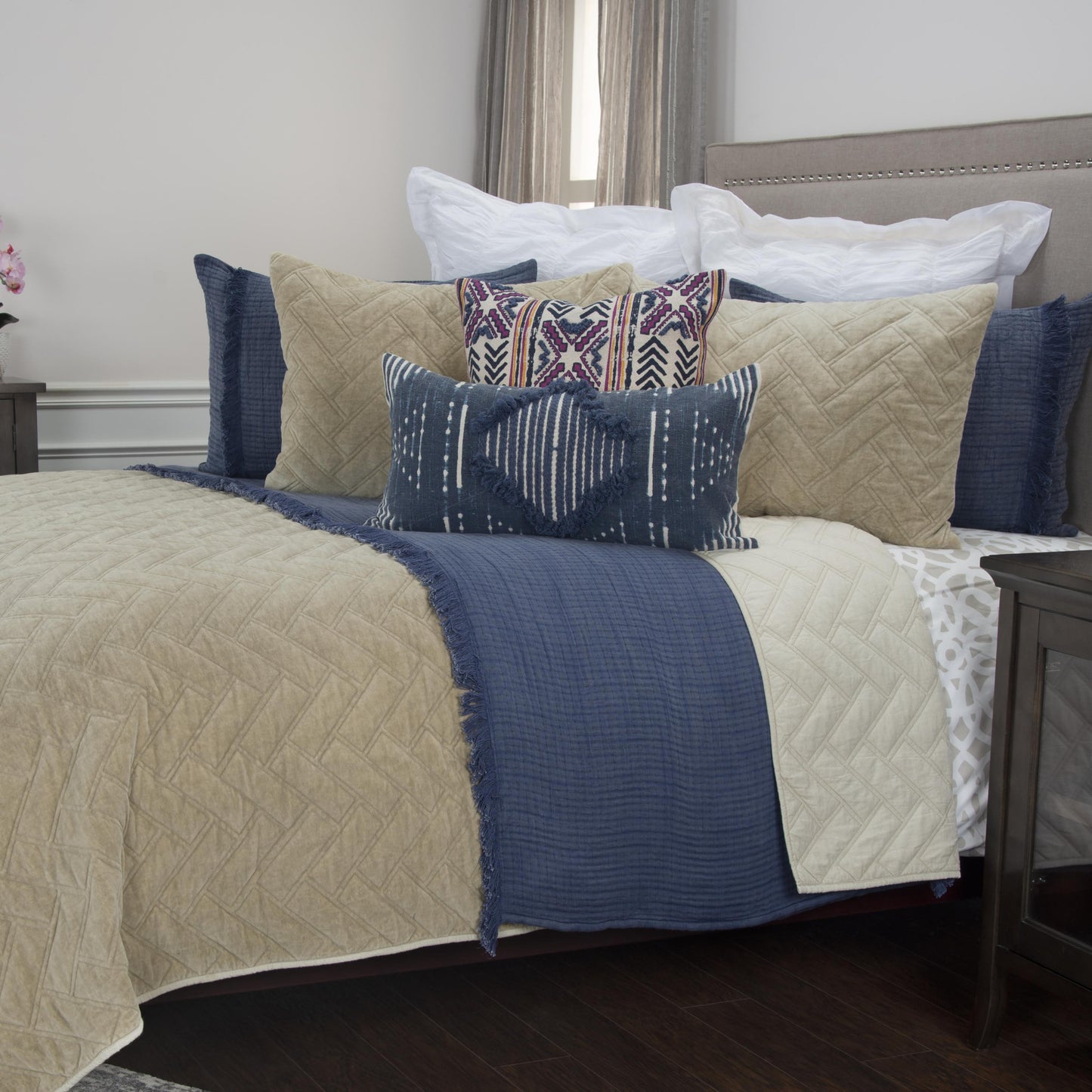 300 THREAD KING DOWN ALTERNATIVE COMFORTER - Varnish & Vibe