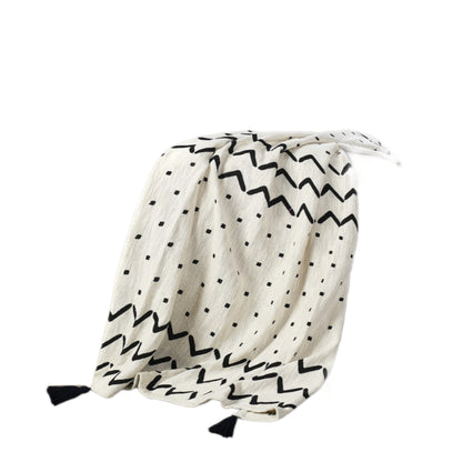 PALISADES 50" X 60" BLACK AND WHITE WOVEN COTTON CHEVRON THROW BLANKET WITH TASSELS - Varnish & Vibe
