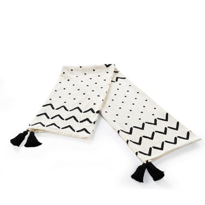 PALISADES 50" X 60" BLACK AND WHITE WOVEN COTTON CHEVRON THROW BLANKET WITH TASSELS - Varnish & Vibe