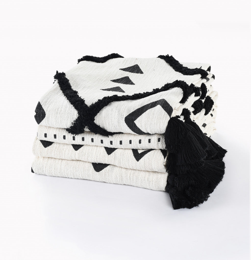 PALISADES 50" X 60" BLACK AND WHITE WOVEN COTTON CHEVRON THROW BLANKET WITH TASSELS - Varnish & Vibe