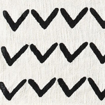 PALISADES 50" X 60" BLACK AND WHITE WOVEN COTTON CHEVRON THROW BLANKET WITH TASSELS - Varnish & Vibe