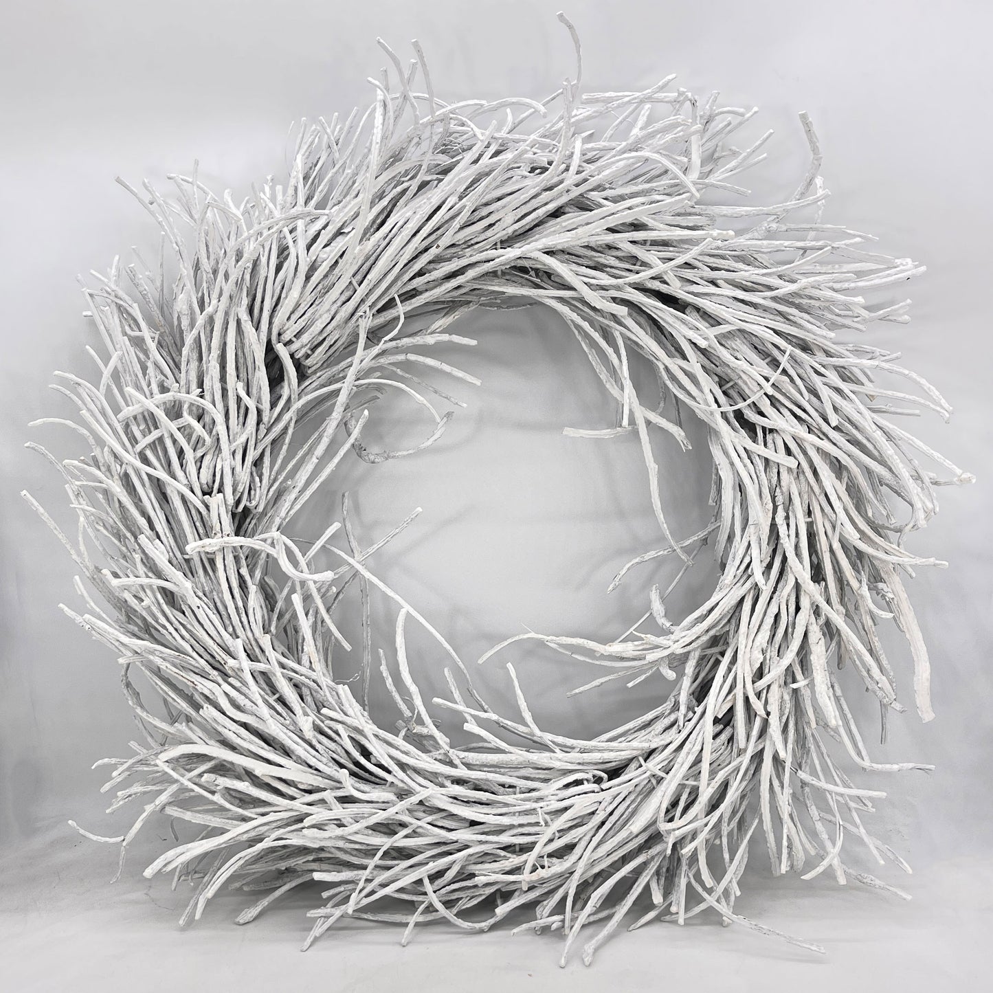 White Rattan Wreath 27.5" - Varnish & Vibe