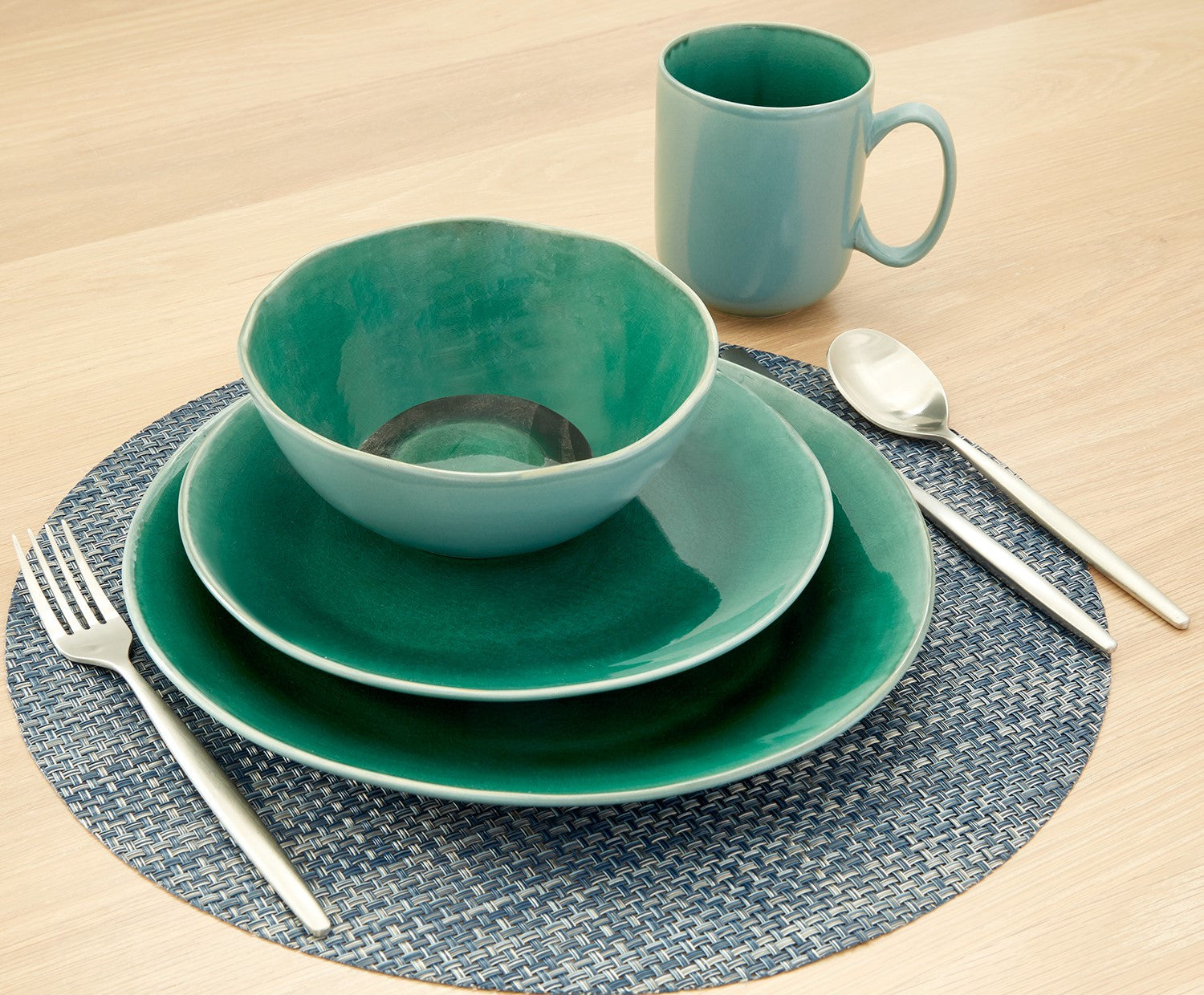 GREEN CERAMIC DINNERWARE 16-PIECE SET FOR FOUR - Varnish & Vibe