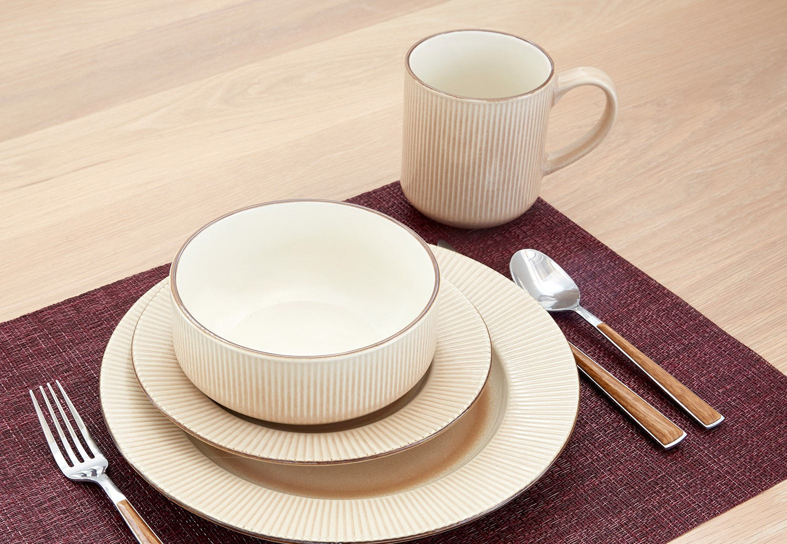 SAND STRIPED CERAMIC DINNERWARE 16-PIECE SET FOR FOUR - Varnish & Vibe