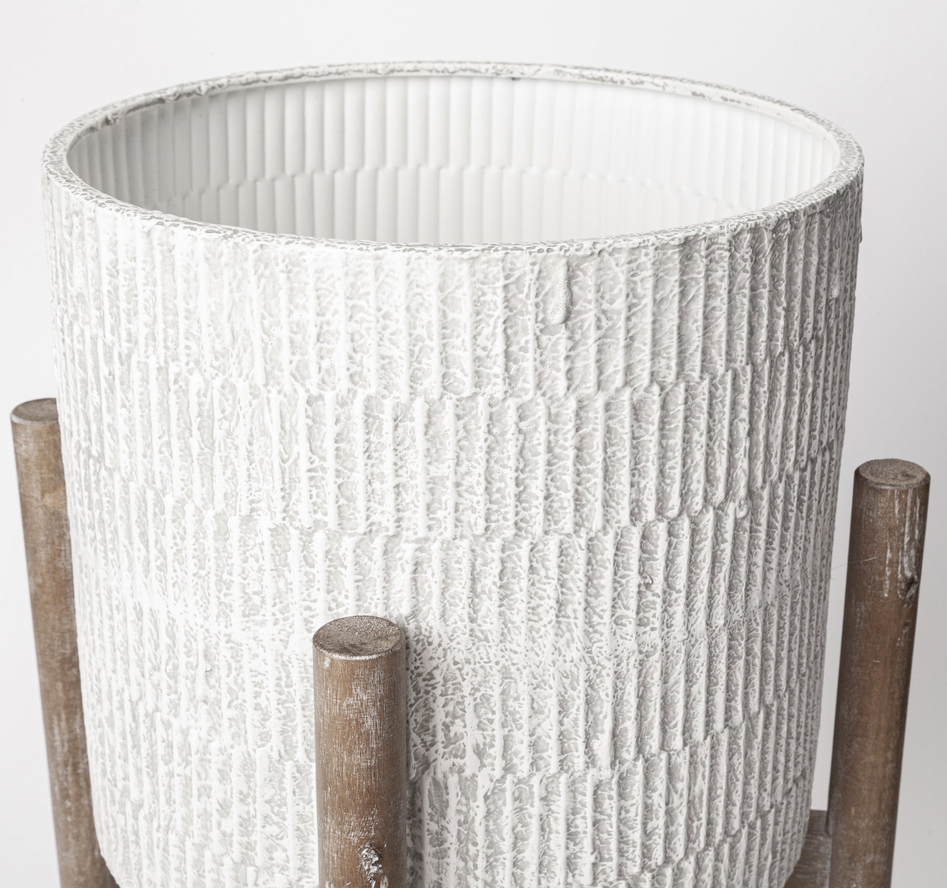MALIBU SET OF TWO CREAM AND BROWN CERAMIC AND WOOD ROUND ELEVATED PLANTERS - Varnish & Vibe