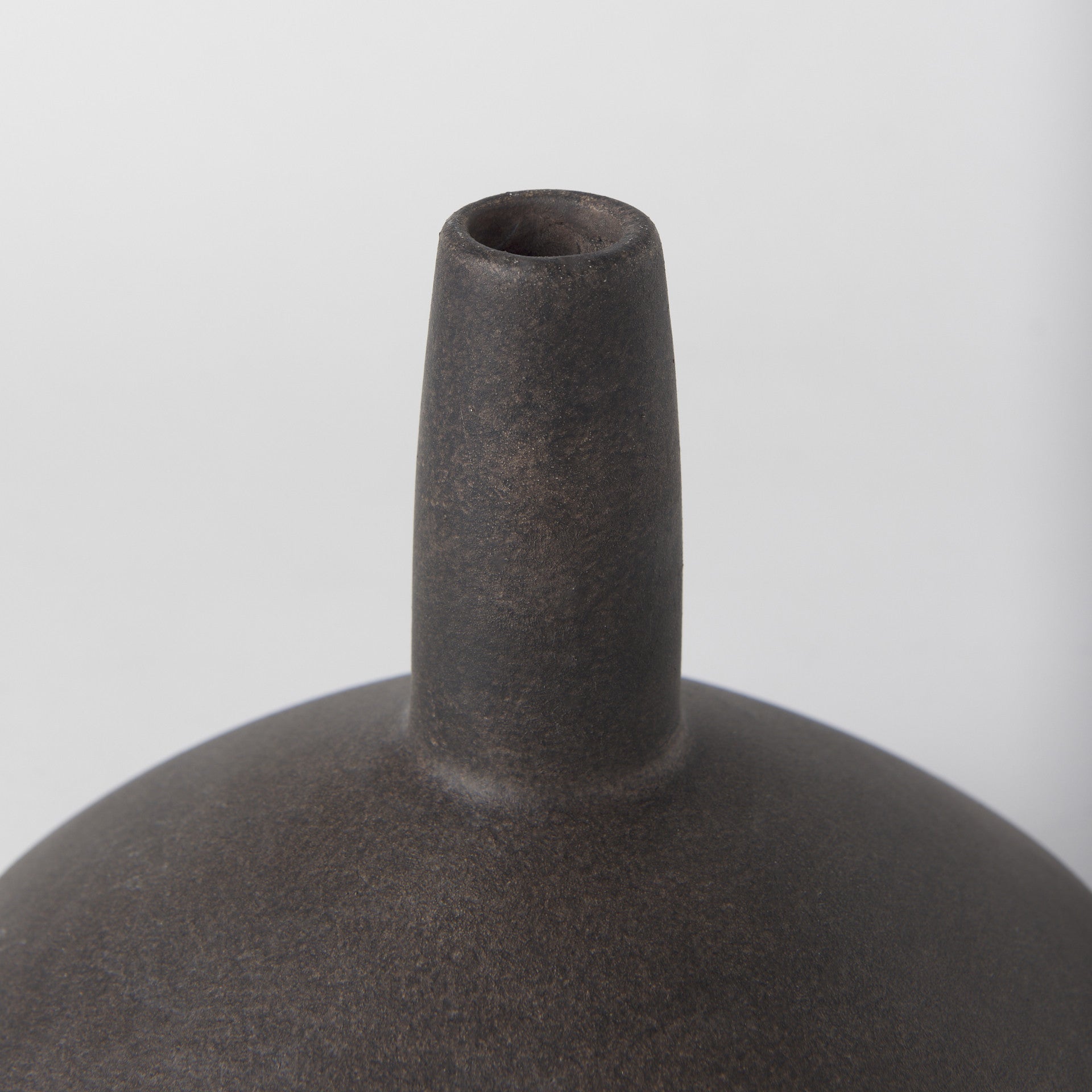 PALISADES 7" BROWN CERAMIC BUD TABLE VASE - Varnish & Vibe