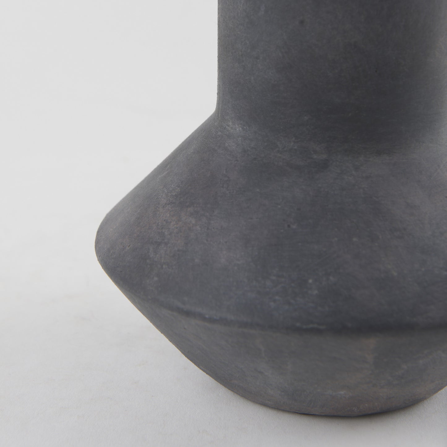 PALISADES 15" BLACK CERAMIC TULIP TABLE VASE - Varnish & Vibe