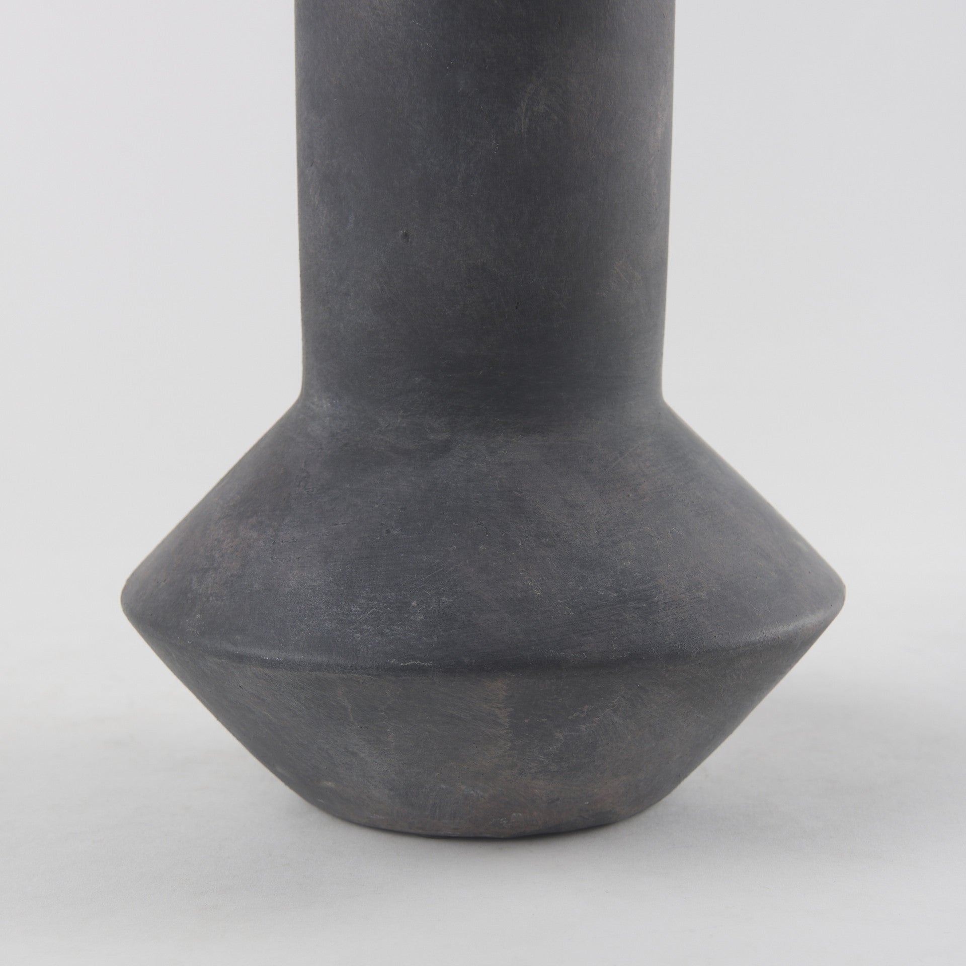 PALISADES 15" BLACK CERAMIC TULIP TABLE VASE - Varnish & Vibe